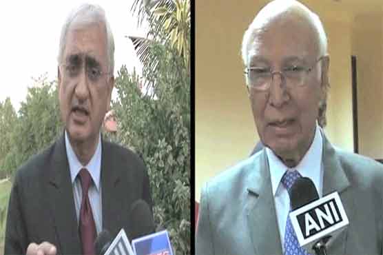Sartaj Aziz meets Indian FM in Bishkek