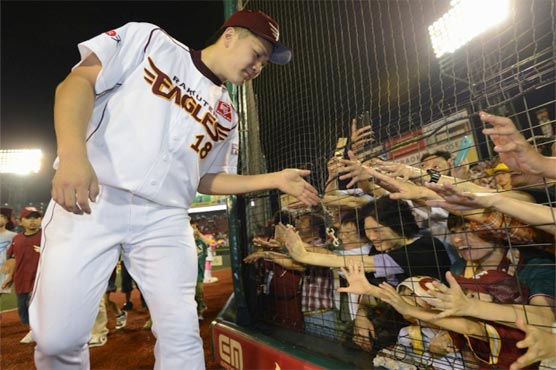 Tanaka sets Japan record for consecutive wins