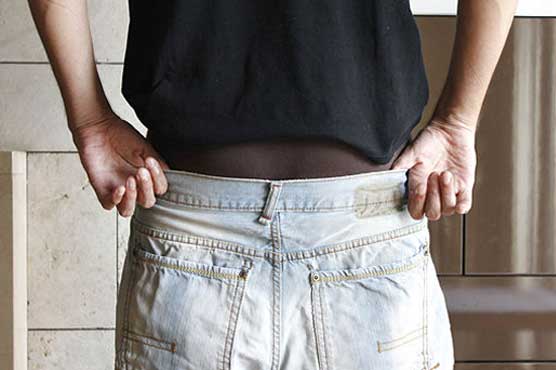 Loose baggy pants foil robbery suspect's getaway