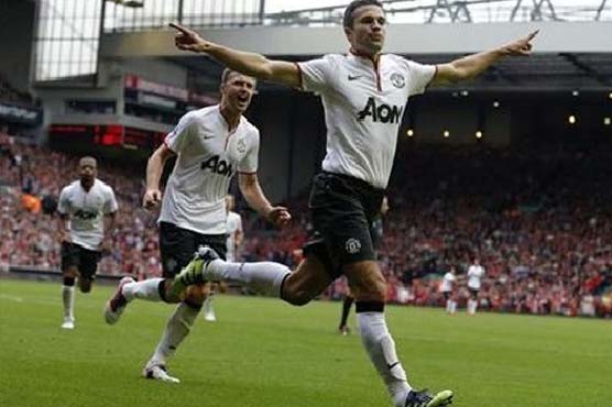 Van Persie, Rooney propel United to 2-0 win