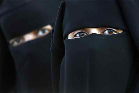 Muslim woman allowed to wear veil in UK court 