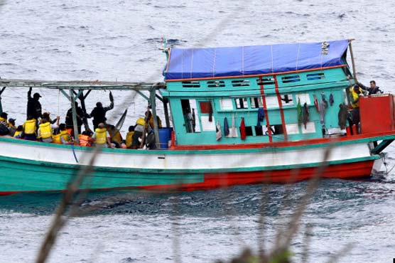 Two boats with 270 asylum seekers land in Italy
