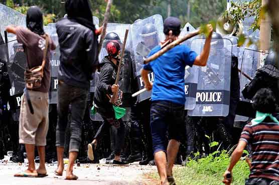 Thai rubber protests injure dozens of police