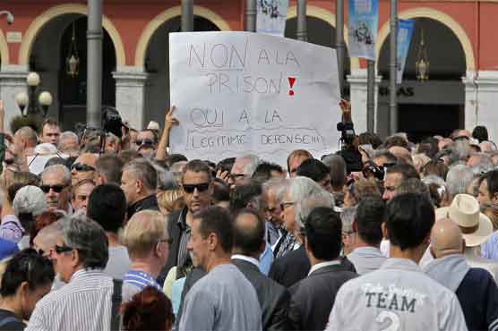  Uproar as French jeweler kills thief, is charged