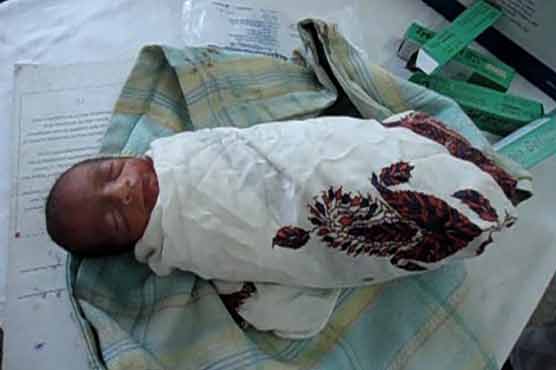 میاں چنوں: نامعلوم افراد قبرستان میں نومولود بچی چھوڑ گئے