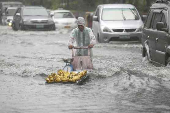 Typhoon blows into China, kills 33 people in Asia