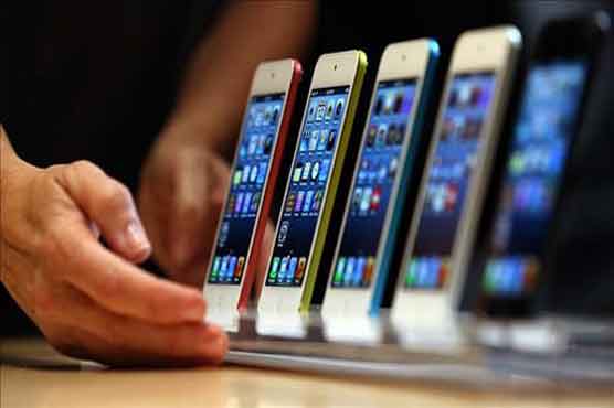 Apple iPhones set new sale record