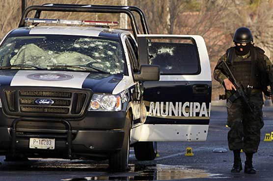 10 killed in massacre near Mexican border city