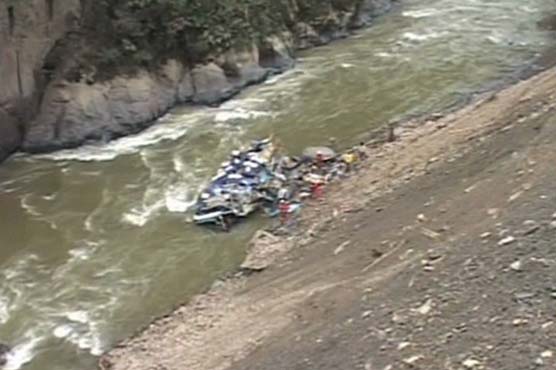 Bolivia mudslide kills 13 in 2 vehicles on roadway