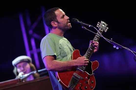 Jack Johnson tops Billboard 200