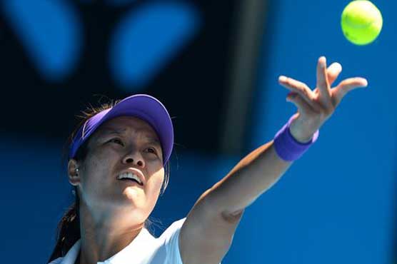 Li Na through in China after overcoming late scare