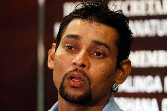 Dilshan fined for showing dissent