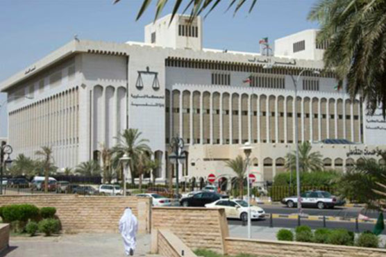 Kuwaiti curbs police powers to deport expats