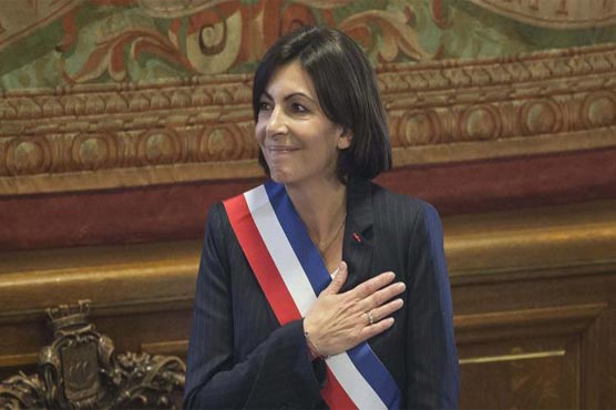 First female mayor of Paris takes office