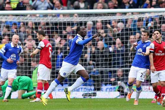 Football: Everton beat Arsenal to keep European dream alive