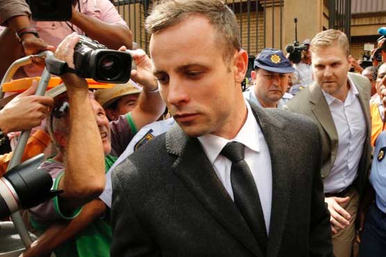 Pistorius breaks down on stand in murder trial