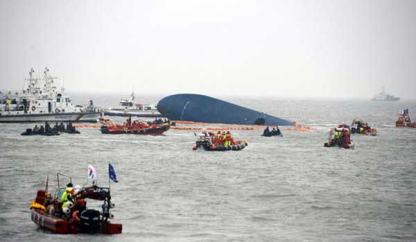 Fears grow for hundreds missing in S. Korea ferry capsize