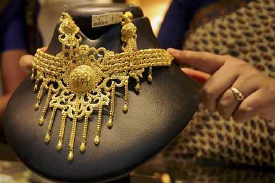 Gold decrease by Rs 500 per tola