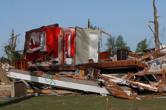 New tornadoes tear through US South, 17 dead