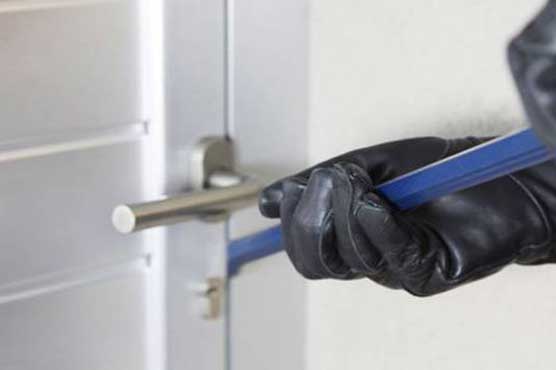 Thieves take everything _ even the kitchen sink 