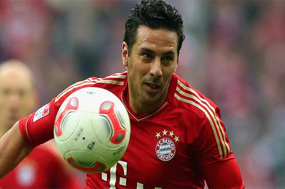 Football: Pizarro strikes lifts Bayren to friendly win over Chivas