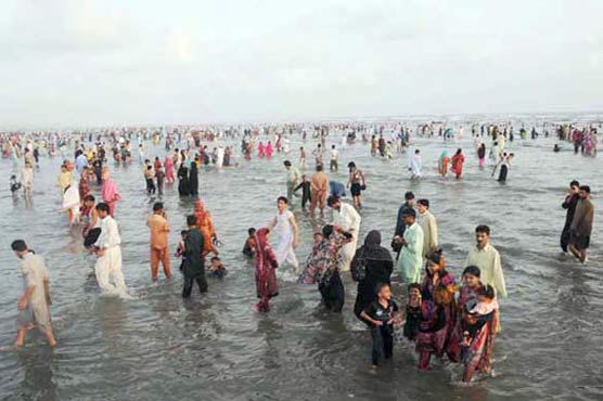 KARACHI: 11 drowned still missing