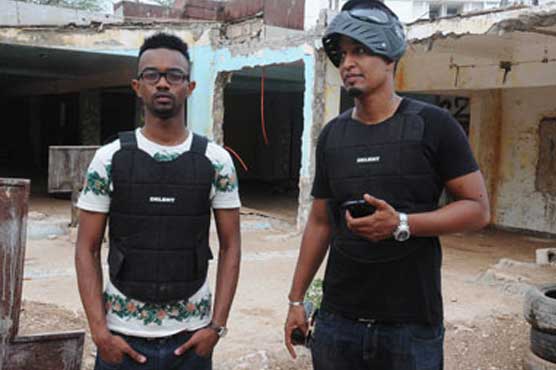 Thousands switch on as Senegalese duo rap the news