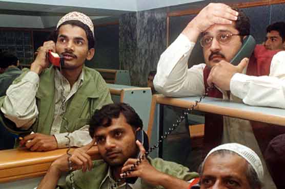 Political uncertainty pulls KSE-100 index down by 1,309 points