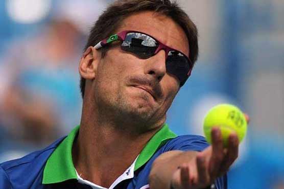 Tennis: Robredo topples Djokovic, Federer survives Monfils