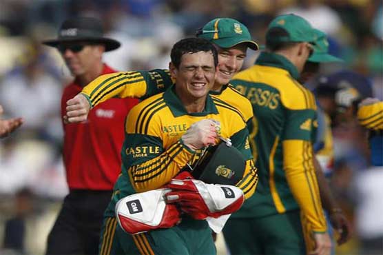 South Africa takes series as Zimbabwe crumbles
