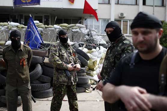 Rebels parade captured soldiers as Kiev marks independence day