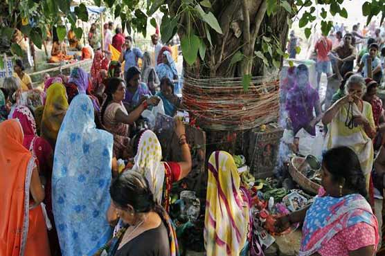Stampede at Hindu holy procession kills 10 Indians