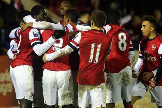 Football: Sanchez strike sends 10-man Arsenal through