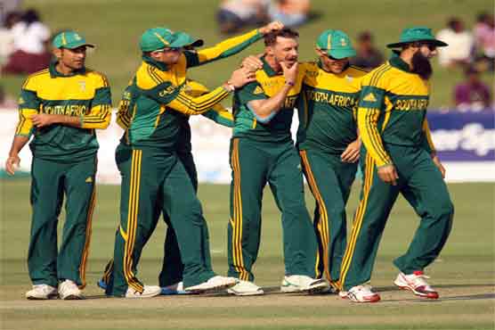 South Africa beat Zimbabwe despite Utseya hat-trick
