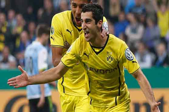 Football: Dortmund survive late scare to beat Augsburg