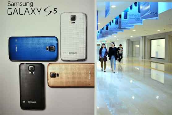 Samsung 's mobile chief keeps his job 