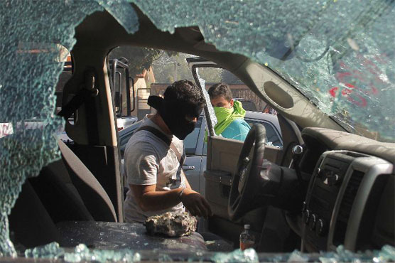 Protest over 43 missing Mexicans erupts in violence 