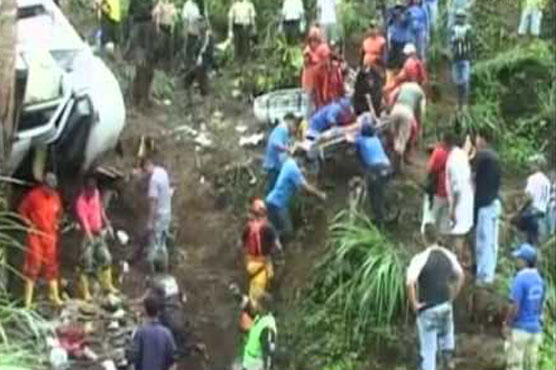 Venezuela bus crash kills at least 8, injures 13