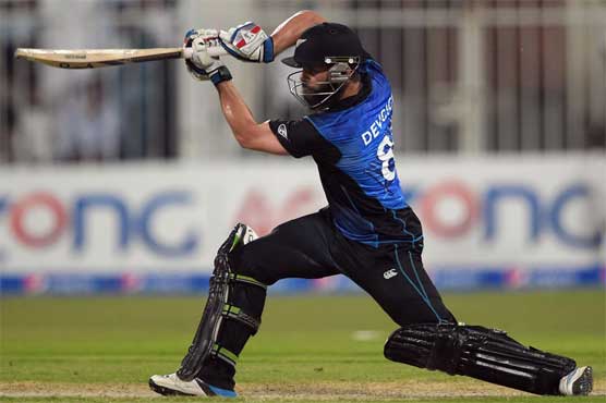 New Zealand beat Pakistan in 2nd ODI by 4 wickets