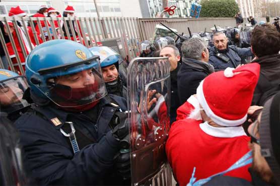 Thousands of Italians protest economic reforms