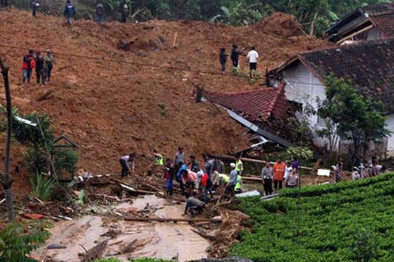 17 dead, nearly 100 missing in Indonesian landslide