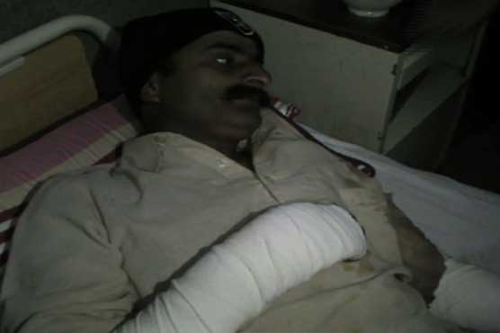 Gujrat: Feudal lord breaks peasant's arms and legs 