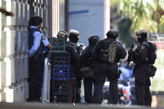 Hostages held inside Sydney cafe, Islamic flag held up