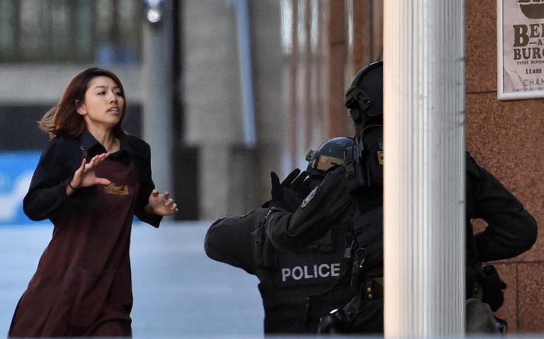 Five flee as hostages held in Sydney cafe
