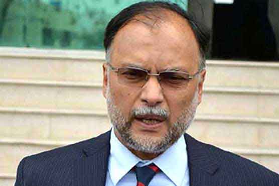 Islamabad: Ahsan Iqbal urges Imran Khan to resolve issues with talks
