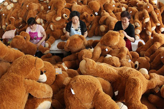 China December manufacturing index falls to 7-month low: HSBC 