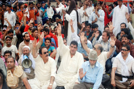 Multan: Residents protest over gas cut off