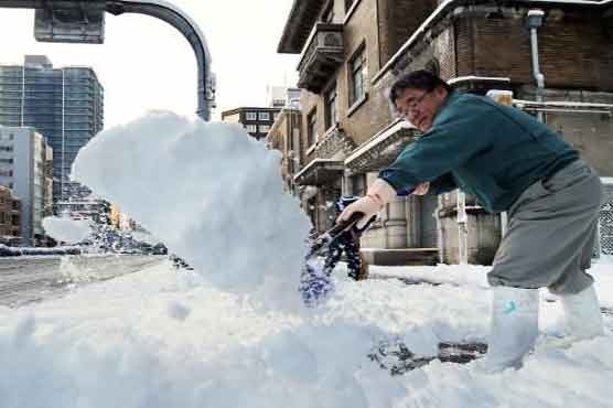Heavy snow kills 5, disrupts travel in Japan