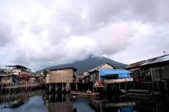 Indonesia closes island airport after volcano erupts