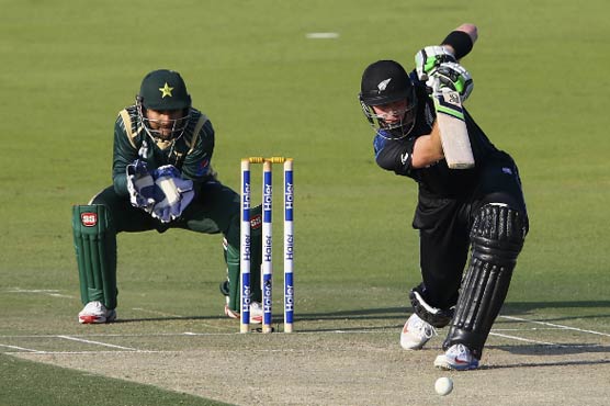 Hafeez out as New Zealand bat in fifth one-day